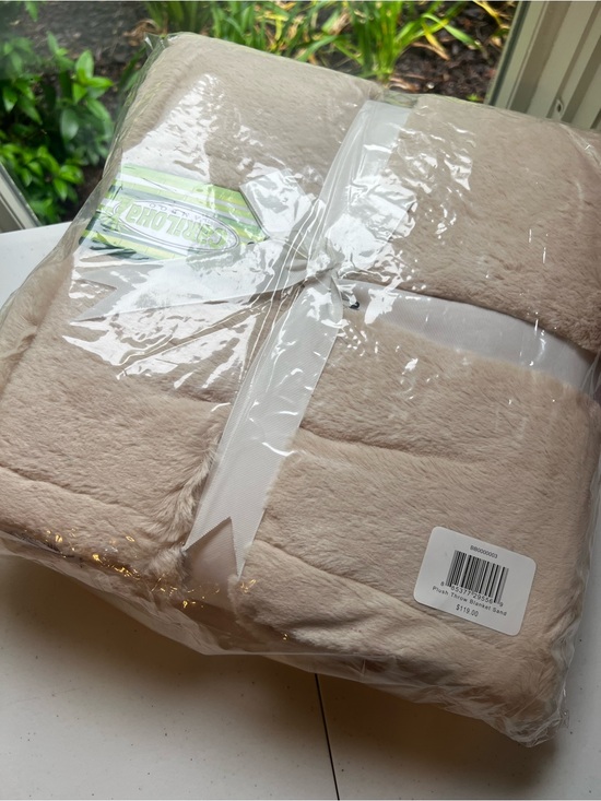 Cariloha Other - Plush Cariloha Bamboo Throw Blanket - Sand new